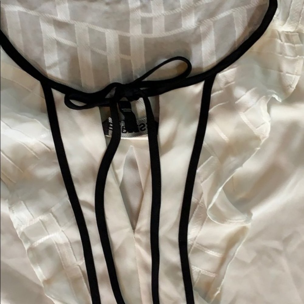 EXPRESS  women's blouse, sz XS.  off white and black - Picture 5 of 16